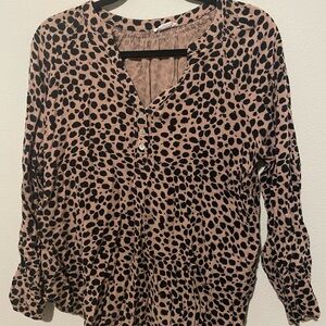 Ingrid & Isabel Maternity Black and Tan Cheetah Print Blouse Size Large